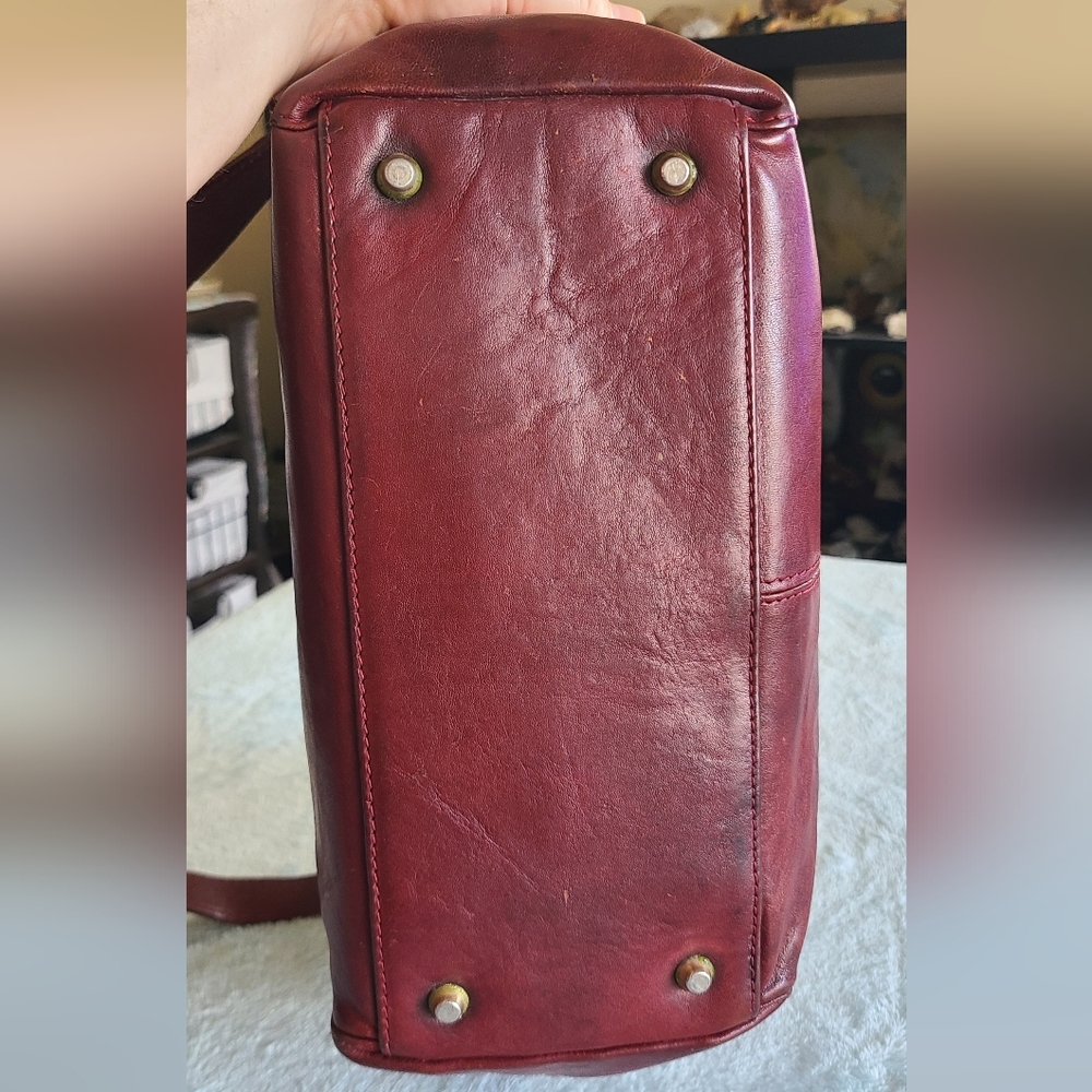Valentina Red Leather Shoulder Bag - Picture 6 of 15